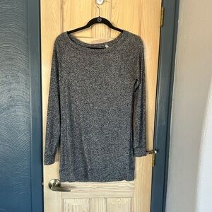 Athleta black and white long sleeve shirt.